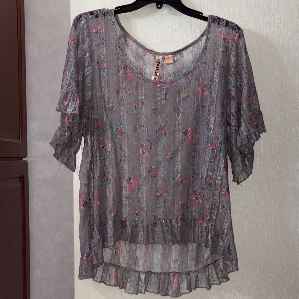 Eyeshadow Boho Floral Gray Sheer Floral Lace Ruffle Sleeve Top size Large